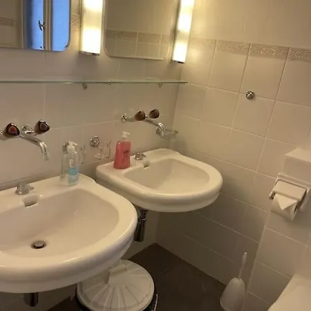 In&out, Lenzerheide Freistehendes Chalet, Urchig, Gross Villa Valbella