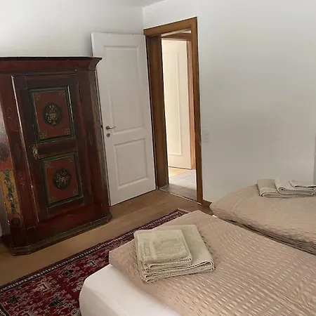 In&out, Lenzerheide Freistehendes Chalet, Urchig, Gross