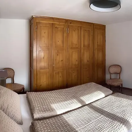 In&out, Lenzerheide Freistehendes Chalet, Urchig, Gross