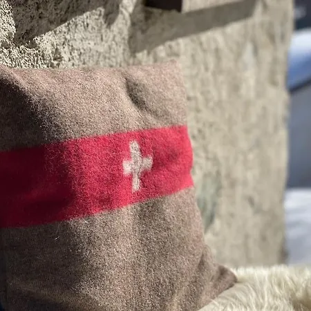 In&out, Lenzerheide Freistehendes Chalet, Urchig, Gross