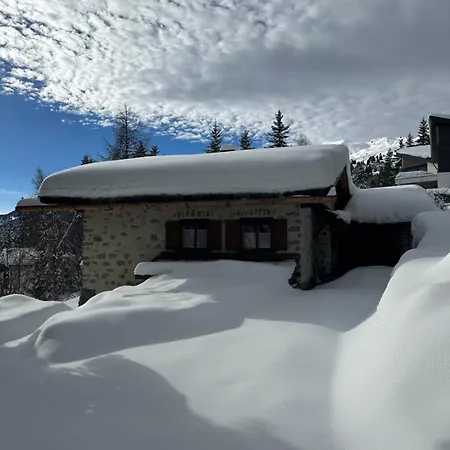 In&out, Lenzerheide Freistehendes Chalet, Urchig, Gross