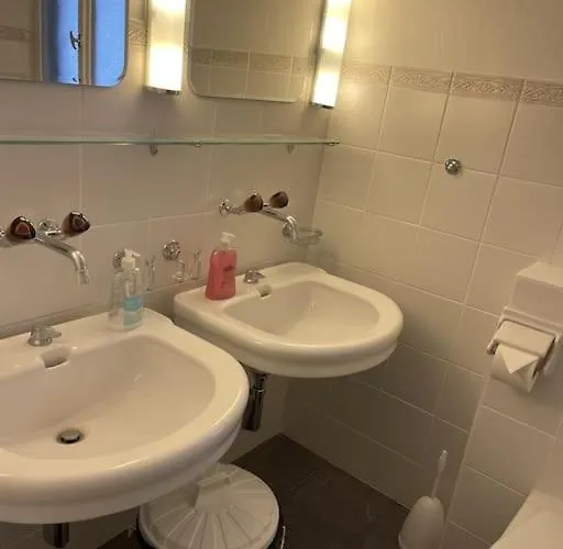 In&out, Lenzerheide Freistehendes Chalet, Urchig, Gross Villa Valbella