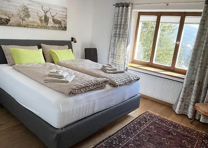 In&out, Lenzerheide Freistehendes Chalet, Urchig, Gross * Valbella