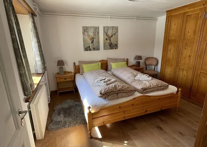 In&out, Lenzerheide Freistehendes Chalet, Urchig, Gross