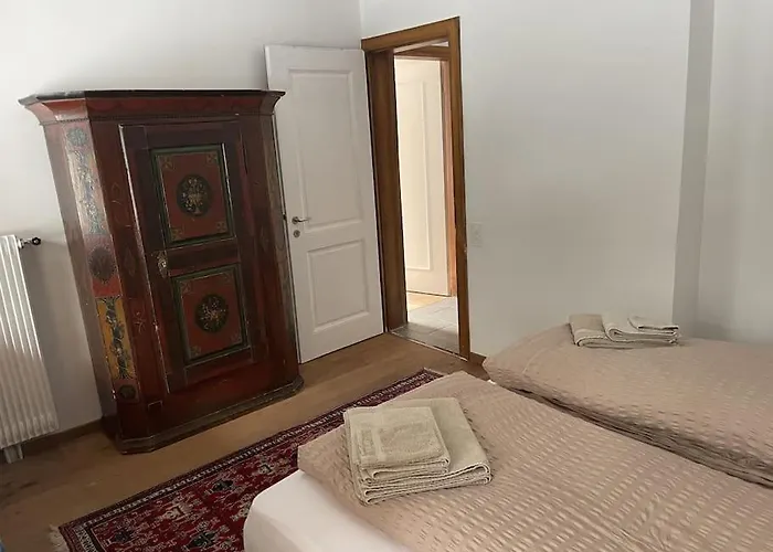 In&out, Lenzerheide Freistehendes Chalet, Urchig, Gross