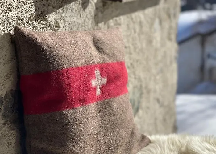 In&out, Lenzerheide Freistehendes Chalet, Urchig, Gross