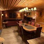 In&out, Lenzerheide Freistehendes Chalet, Urchig, Gross