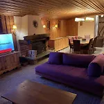 In&out, Lenzerheide Freistehendes Chalet, Urchig, Gross Valbella