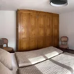 In&out, Lenzerheide Freistehendes Chalet, Urchig, Gross