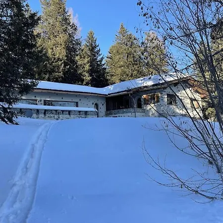 In&out, Lenzerheide Freistehendes Chalet, Urchig, Gross Villa *