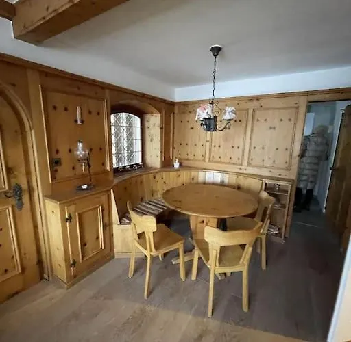 In&out, Lenzerheide Freistehendes Chalet, Urchig, Gross